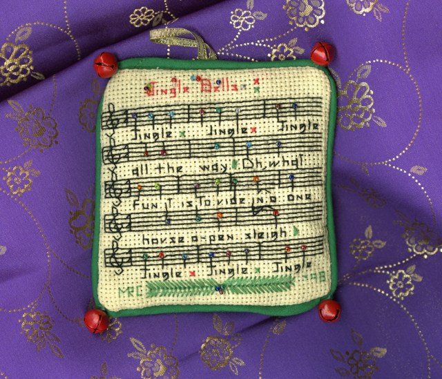 Notes and Glass Beads by Marian Cogsdill 1998; Image © Cat Rutgers 2018